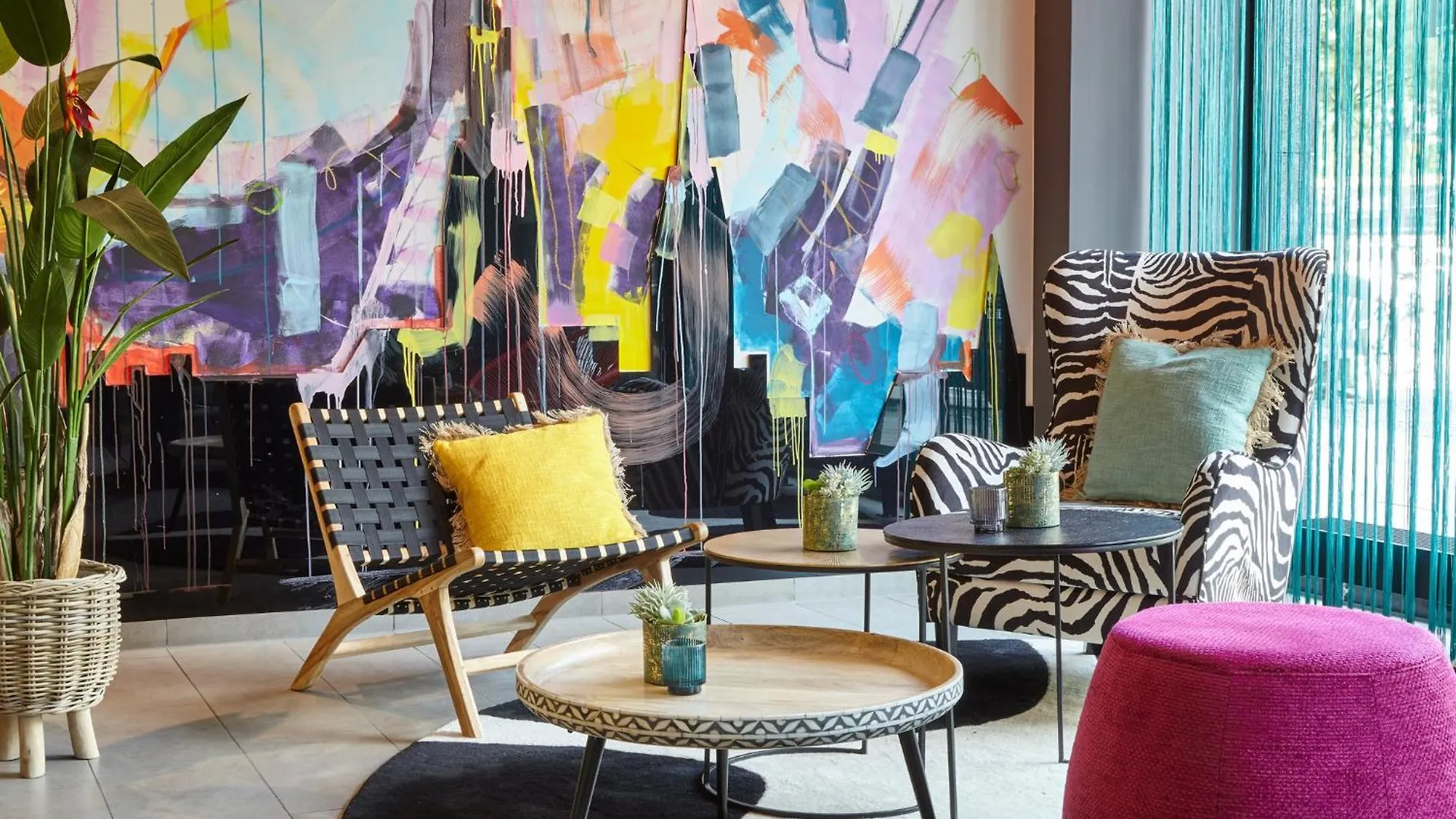 Holiday Inn - The Niu, Fusion Hamburg St. Georg By Ihg contacts