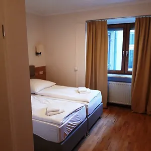 Apartment Lv & Am Luetzowplatz Berlin